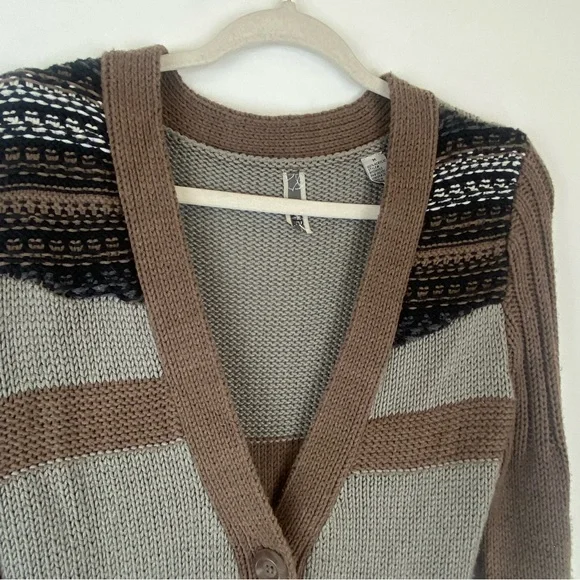 BKE Buckle Womens Medium Cardigan Sweater Brown Beige V Neck Button Front Cozy. - Picture 5 of 11